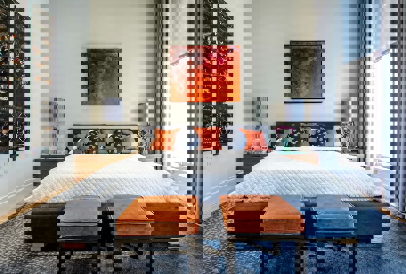 תמונות השראה לחדר השינה: כיצד לבחור את התמונות המושלמות ליצירת חלל מרגיע ומעורר השראה